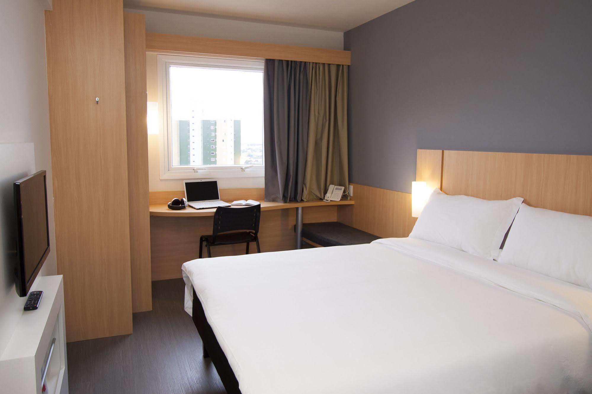 Отель Ibis Cascavel Экстерьер фото