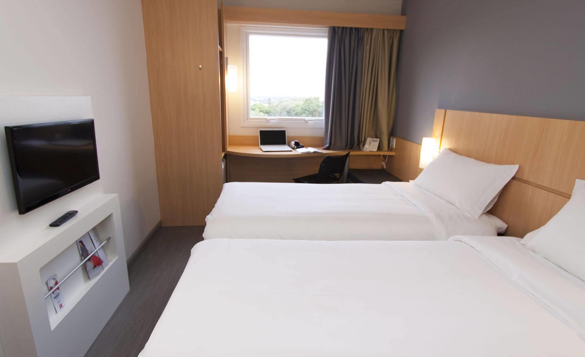 Отель Ibis Cascavel Экстерьер фото